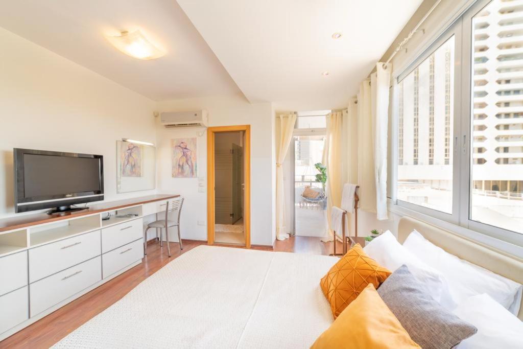 Art Apartment In Mamila - Art & View エルサレム エクステリア 写真