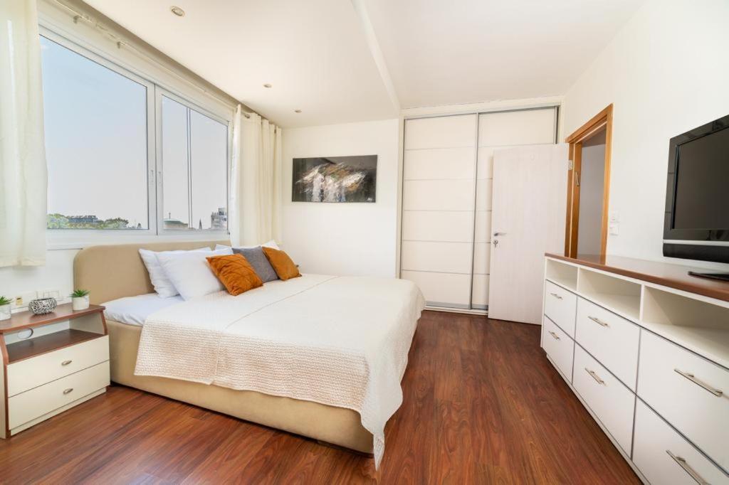 Art Apartment In Mamila - Art & View エルサレム エクステリア 写真