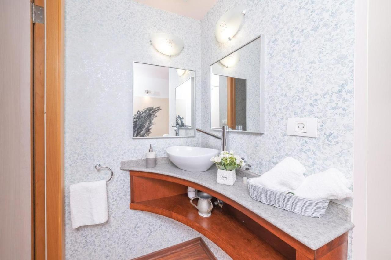 Art Apartment In Mamila - Art & View エルサレム エクステリア 写真