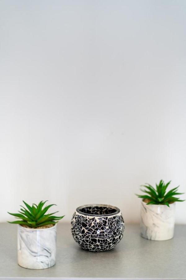 Art Apartment In Mamila - Art & View エルサレム エクステリア 写真