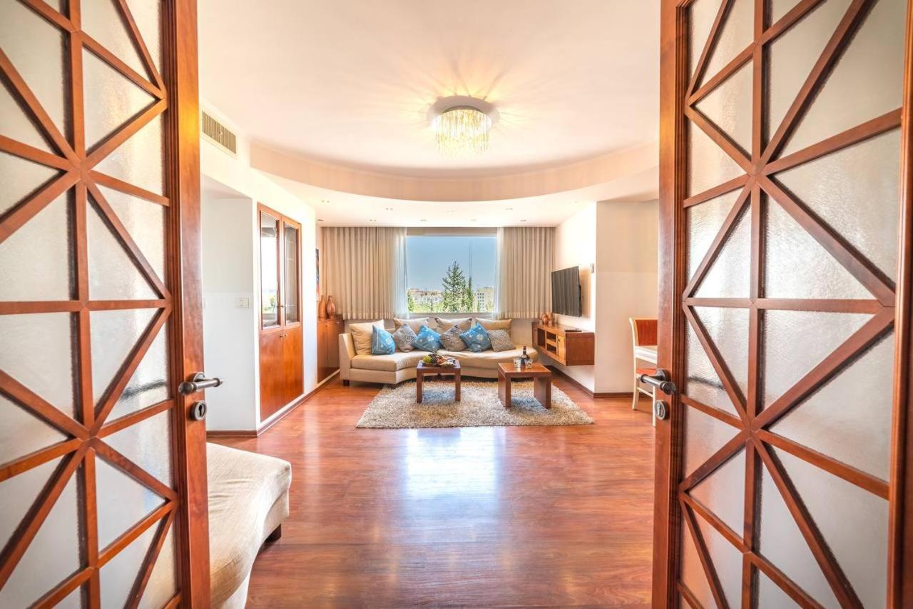 Art Apartment In Mamila - Art & View エルサレム エクステリア 写真